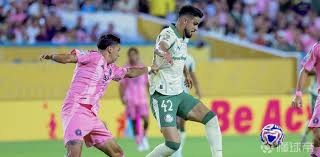 足球西甲双雄同日失分，冠军悬念再次被点燃